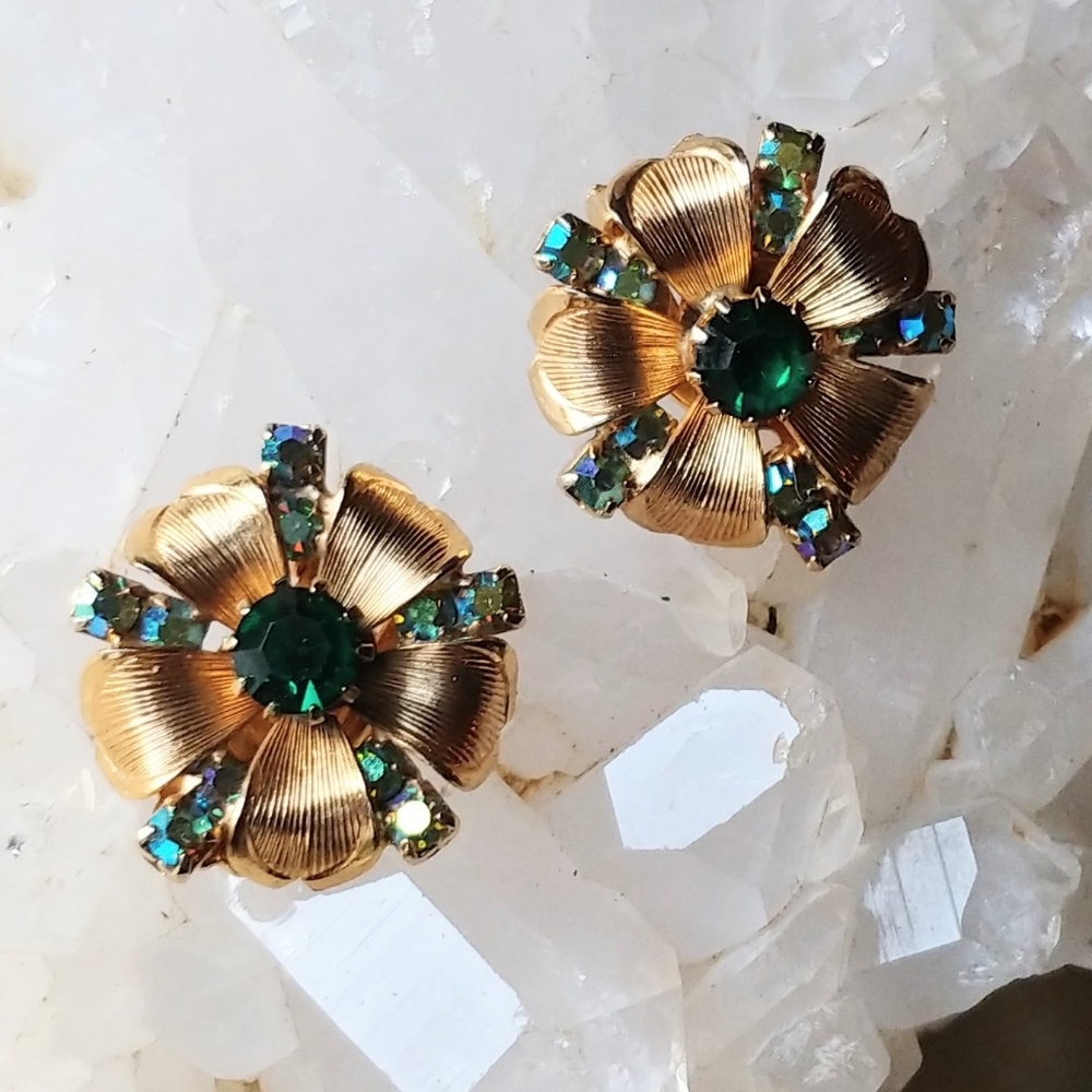 Vintage 60s Green Rhinestone Goldtone Petal Flower Clip-on Earrings
